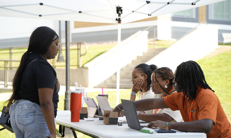 Student signing in for move in week