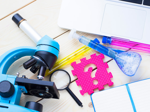 STEM Items microscope, puzzle piece