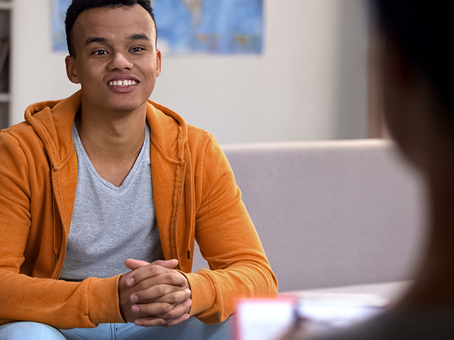 student having a conversation with an academic advisor