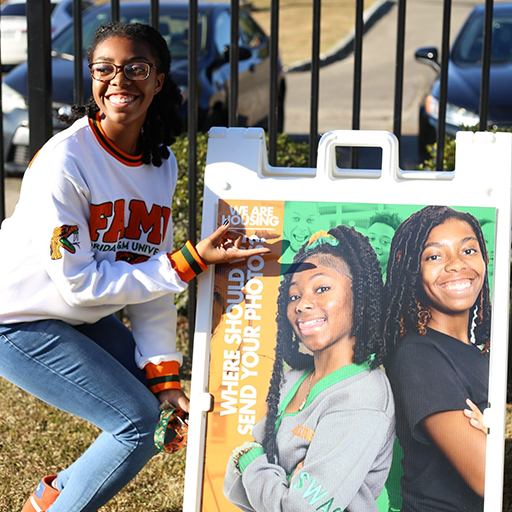 student leaned in on move in day for housing